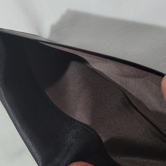 Authentic Burberry ladies long bifold wallet - Picture 13 of 16